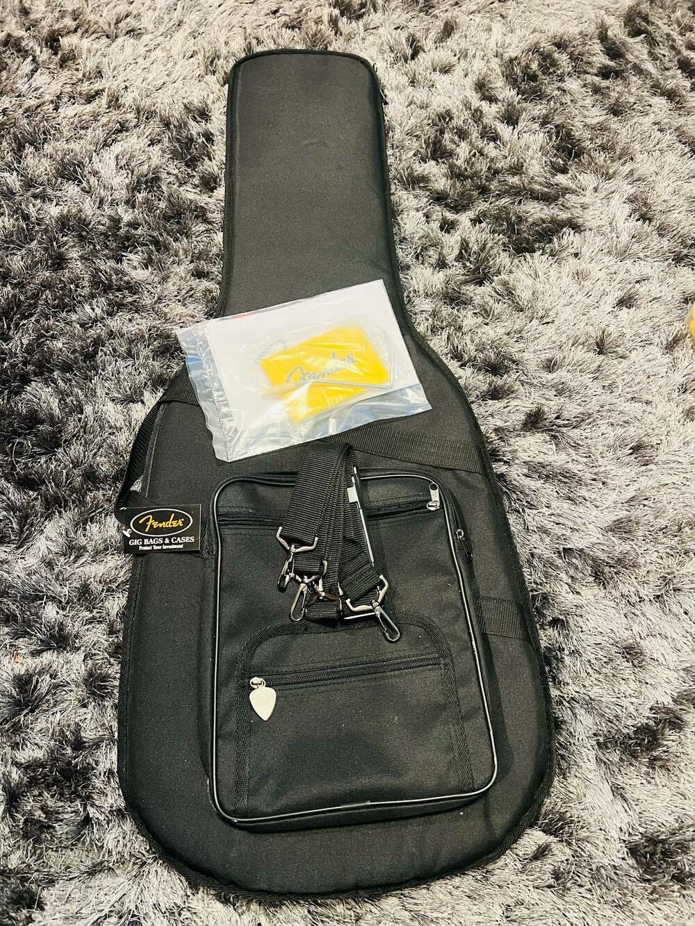 Fender Deluxe Electric Guitar Gig Bag with Accessories